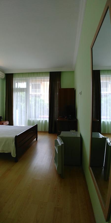 Green Hotel ควาเรียที ภายนอก รูปภาพ